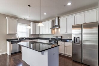 76 Lakeview Pl in Lake Zurich, IL - Building Photo - Building Photo