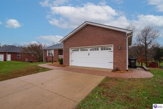 243 Emmaus Cir in Elizabethtown, KY - Building Photo - Building Photo