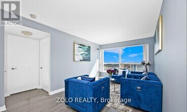 36 Lee Centre Dr in Toronto, ON - Building Photo - Building Photo