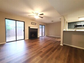 18 E Willowood Ct in Spring, TX - Building Photo - Building Photo