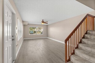 3253 SW Sunset Trace Cir in Palm City, FL - Building Photo