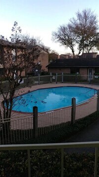 9000 Bissonnet St - 10