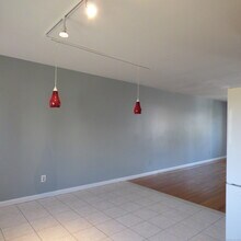 62 Lindstrom Rd in Stamford, CT - Building Photo - Building Photo