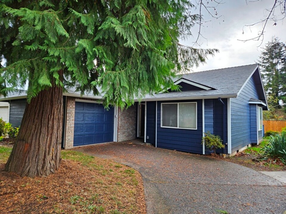 520 Mill Stream Woods in Stayton, OR - Foto de edificio