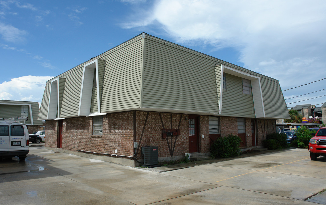 3704 W Esplanade Ave in Metairie, LA - Building Photo