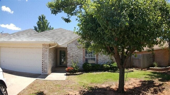 2100 Silver Fox Dr in Edmond, OK - Foto de edificio - Building Photo