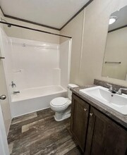 17028 Sleepy Hollow Blvd in Holly, MI - Foto de edificio - Building Photo