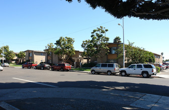 Yucca Apartments in Oxnard, CA - Building Photo - Building Photo