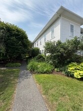 93 Beard Dr in New Milford, CT - Foto de edificio - Building Photo
