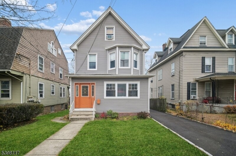 159 Valley Rd in Montclair, NJ - Building Photo