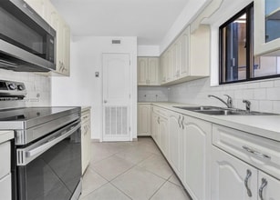 15509 N Miami Lakeway in Miami Lakes, FL - Building Photo - Building Photo