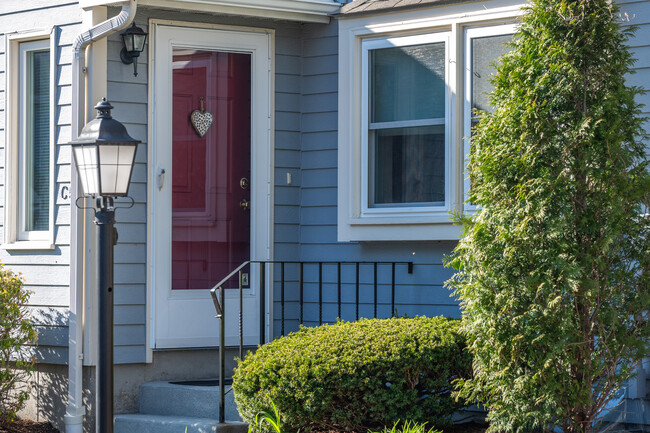 Satucket Path Condominiums in Abington, MA - Foto de edificio - Building Photo