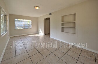 5752 Iris Blvd in Jacksonville, FL - Building Photo - Building Photo