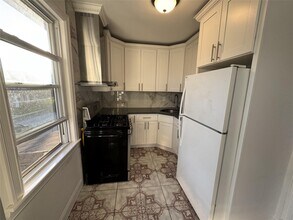 19 Tredwell Ave in Lynbrook, NY - Building Photo - Building Photo