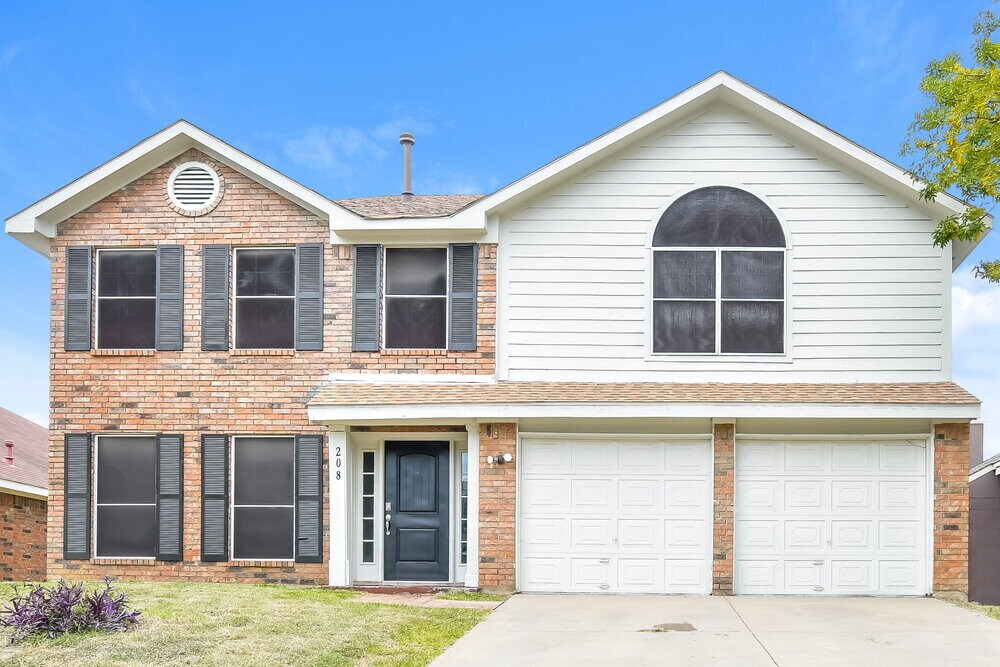 208 Chamblin Dr in Cedar Hill, TX - Building Photo