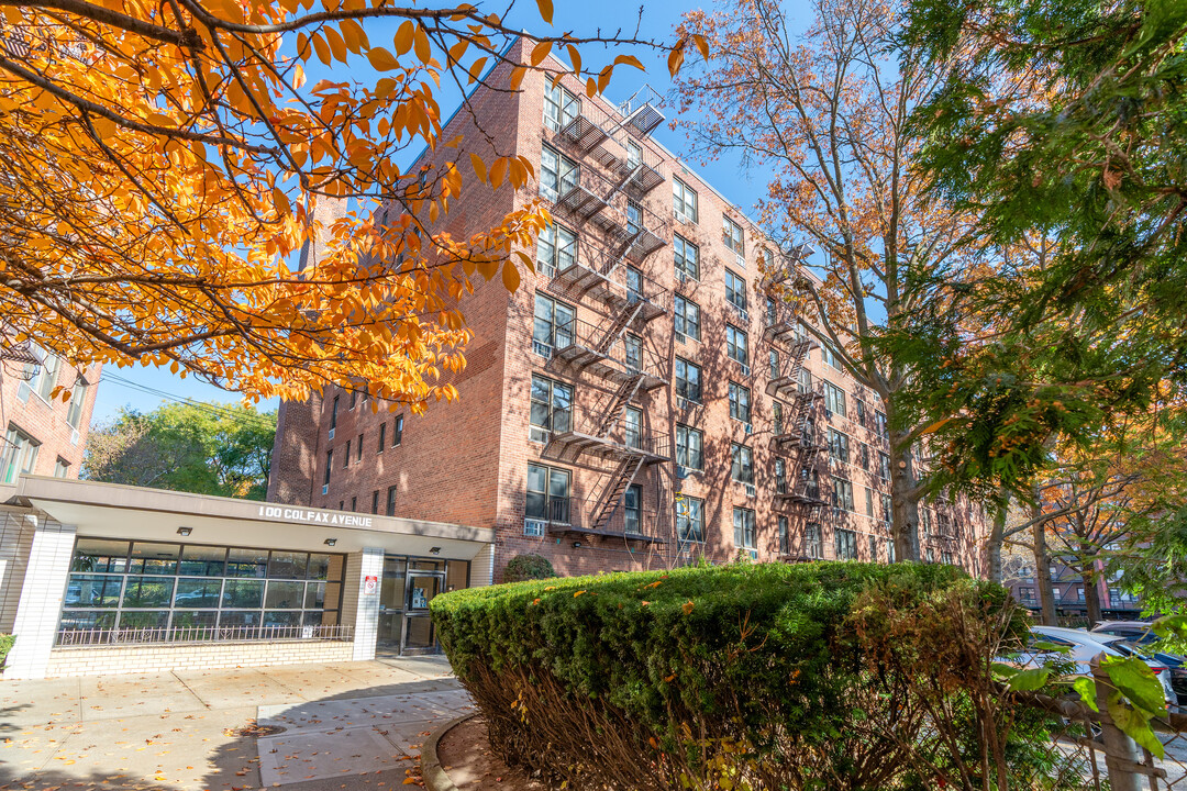 Grant Terrace Condominium in Staten Island, NY - Foto de edificio