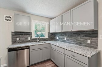 8022 W 61st St in Mission, KS - Foto de edificio - Building Photo