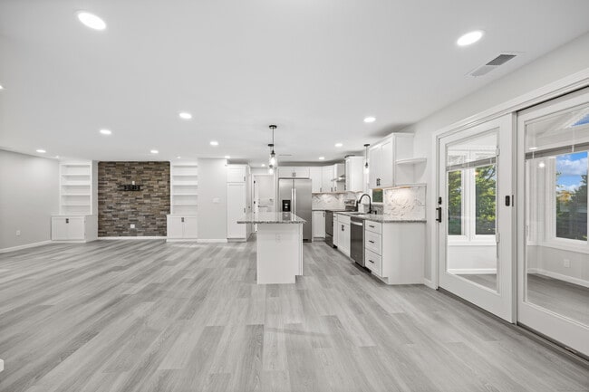 38 Longvue Dr in Wethersfield, CT - Building Photo - Building Photo