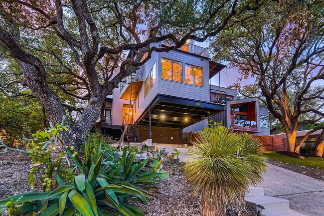 2612 Carnarvon Ln in Austin, TX - Building Photo - Building Photo