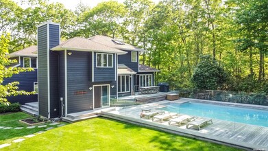 253 Northside Dr in Sag Harbor, NY - Building Photo - Building Photo