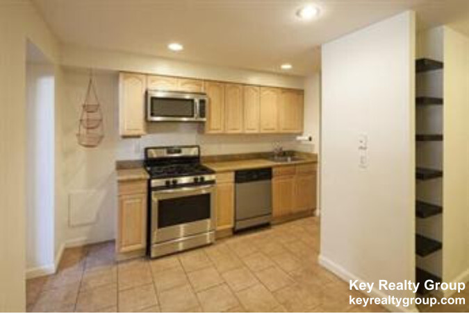 55 E Concord St in Boston, MA - Building Photo