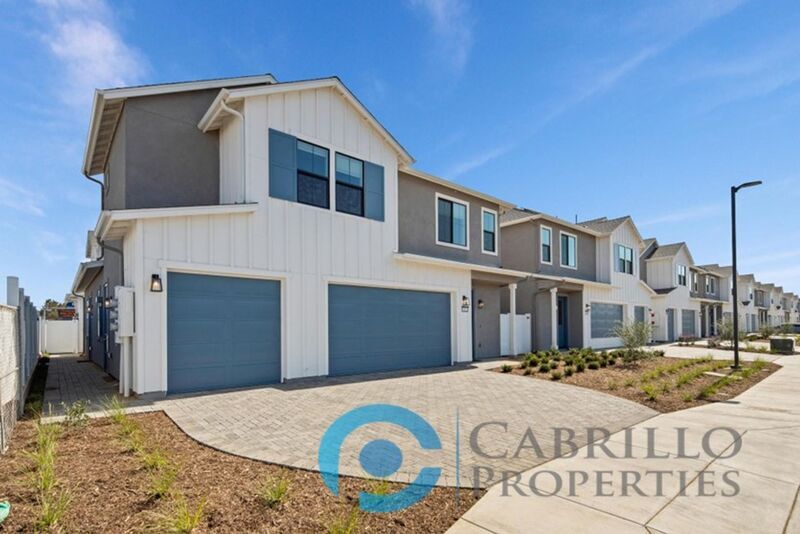 1695 Saturn Blvd in San Diego, CA - Building Photo