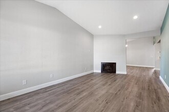 4006-4008 Tricia Way in North Highlands, CA - Foto de edificio - Building Photo