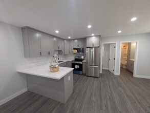 956 N Gordon St in Pomona, CA - Building Photo - Building Photo