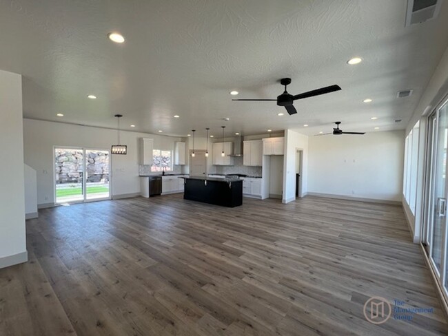634 E Desert Cactus Dr in Washington, UT - Foto de edificio - Building Photo