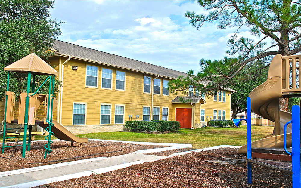 Sunlight Manor Apartments in Beaumont, TX - Building Photo