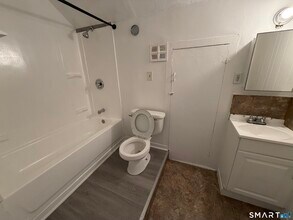 571 Baldwin St in Waterbury, CT - Building Photo - Building Photo