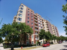 100 N Hermitage Ave in Chicago, IL - Building Photo