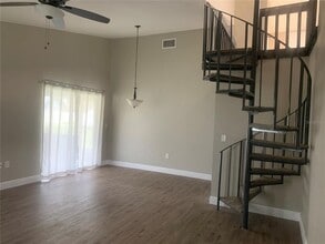 220 Village Crest Ct in Lakeland, FL - Building Photo - Building Photo
