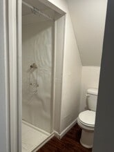 2010 N Oakland Ave, Unit C in Milwaukee, WI - Building Photo - Building Photo