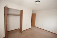1551 Falcon Dr, Unit 201 in Fairmont, MN - Foto de edificio - Building Photo