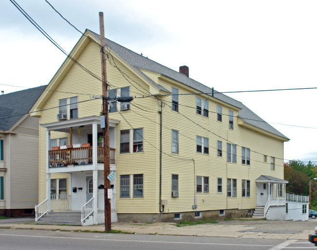 145 N Main St in Rochester, NH - Foto de edificio - Building Photo