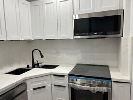 15737 Sutton St in Encino, CA - Building Photo