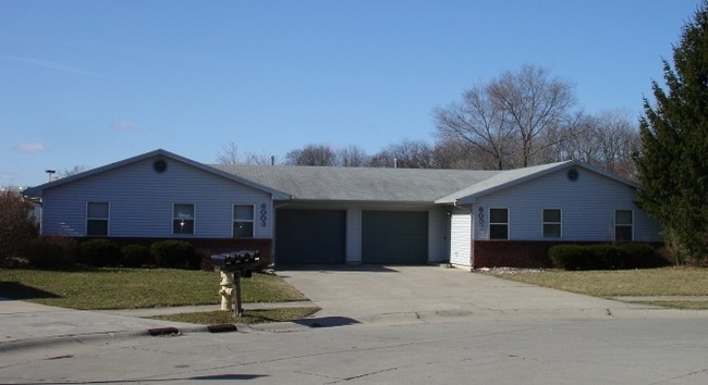 Dichotomy Ct Apartments in Fort Wayne, IN - Foto de edificio - Building Photo