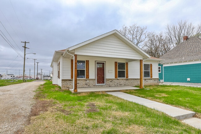 716 W Brower St in Springfield, MO - Building Photo - Building Photo