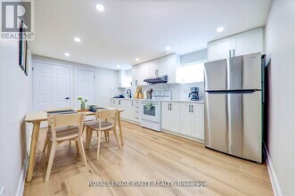 4023 Bishopstoke Ln in Mississauga, ON - Building Photo - Building Photo