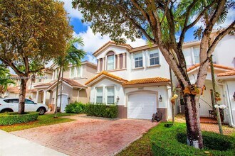 10857 NW 84th St in Doral, FL - Building Photo - Building Photo