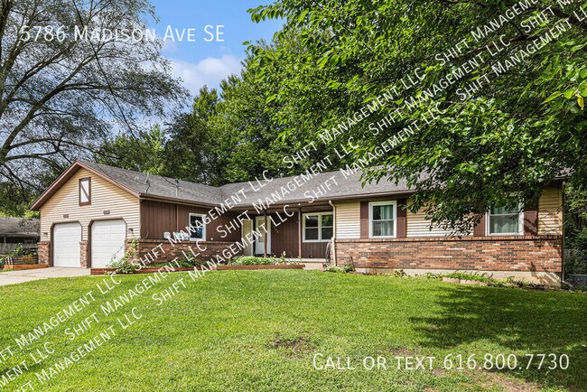 5786 Madison Ave SE in Grand Rapids, MI - Foto de edificio - Building Photo