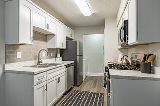 Reserve on Riverside Apartments in Macon, GA - Building Photo - Interior Photo