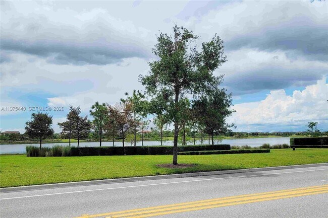 1200 Sterling Pine Pl in Loxahatchee, FL - Building Photo - Building Photo