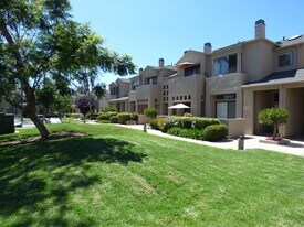 4351 Nobel Dr in San Diego, CA - Building Photo