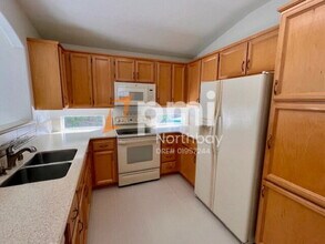 230 Bartlett Ln in Vacaville, CA - Building Photo - Building Photo