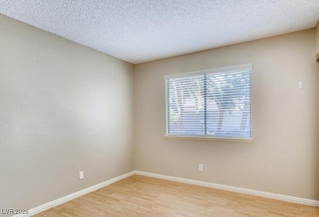 5204 Shady Grove Ln in Las Vegas, NV - Building Photo - Building Photo