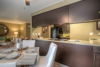 Oak Hill Apartments in Portland, OR - Building Photo - Building Photo