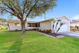 2118 Trillo Rd SE in Palm Bay, FL - Building Photo