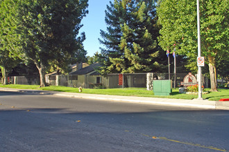 Mariners Pointe Apartments in Stockton, CA - Building Photo - Building Photo